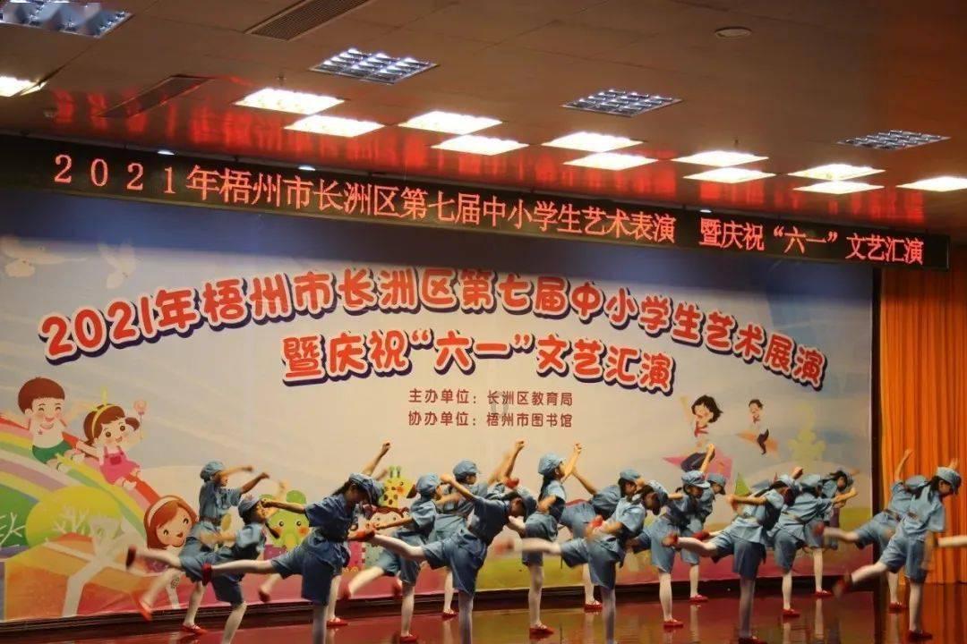 理想L8的对手来了，新领克09 EM-P上市，两款车该怎么选？